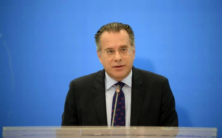 Τweet Κουμουτσάκου κατά Κοτζιά για τις… κότες